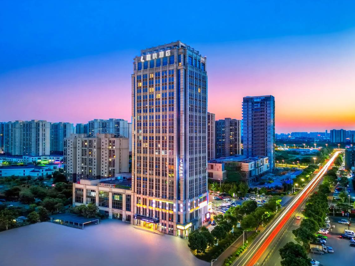 麗枫酒店（南昌青云谱区深圳农贸市场店）商务大床房丨慕斯品牌定制床垫+小冰箱+外景>